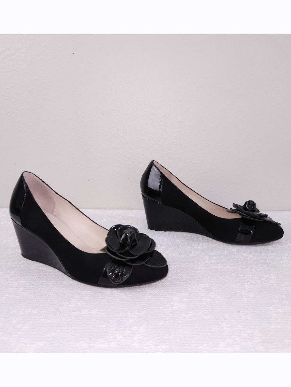 Taryn Rose Kayla Patent Leather Wedge Pumps US 8 Black Floral Slip-On Heels